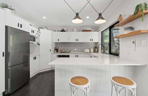 Coffs Harbour House | Donovan's Guest House - Great Location, Pet Friendly, Pizza Oven