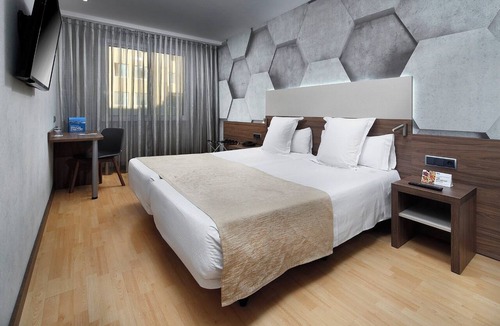 Gothic Quarter Hotel | Double/Twin Room | Montblanc | Gothic Quarter | Near Las Ramblas