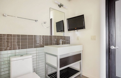 City West Apartment | Downtown 2BR w/Pool, Gym & W/D nr Convention Center, by Blueground