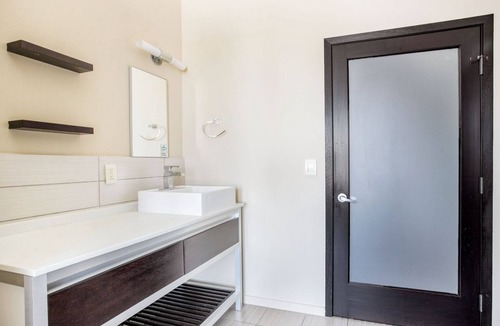 City West Apartment | Downtown 2BR w/Pool, Gym & W/D nr Convention Center, by Blueground