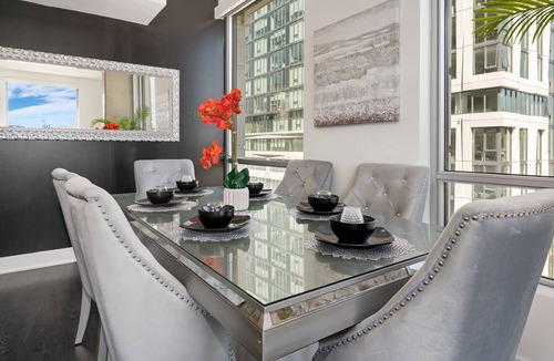 Los Angeles Apartment | Downtown LA Jr. Penthouse Spacious Skyrise Unit- Pool/Jacuzzi access