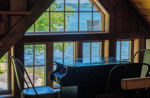 Geneva House | Drift Away Hot Tub, Kayaks, Lakefront & Games