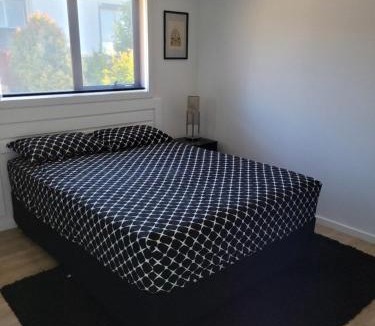 Rokeby House | Easy homestay, room in private home, for solo traveller