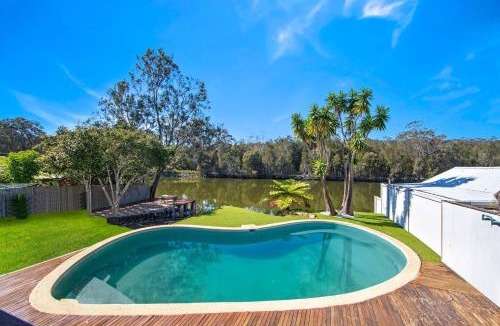 Wyong House | Easygoing Poolside Relaxation on Wyong River