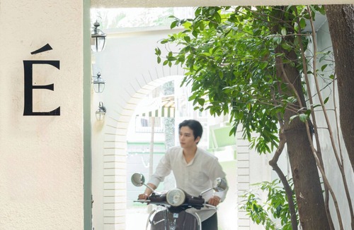Ba Dinh House | Éclectique is a home layered with stories, culture, and quiet beauty.