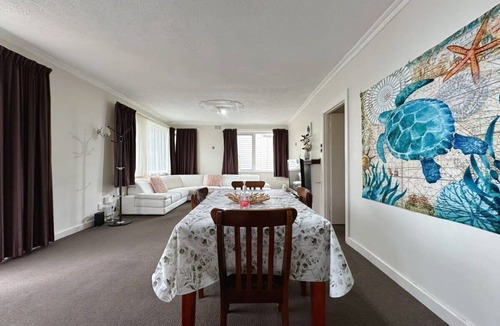 South Hobart House | Econo Lodge near Hobart City and Salamanca Market