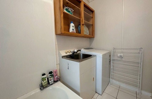 South Hobart House | Econo Lodge near Hobart City and Salamanca Market