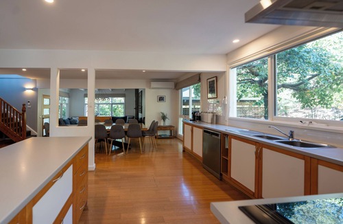 Yarra Glen House | Eden Yarra Valley Accommodation Flexible options 7-10 bedrooms, up to 30 guests