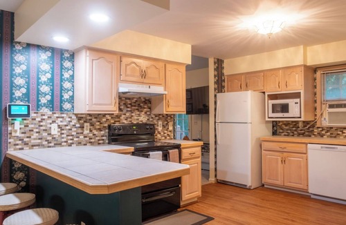 Newburgh House | Edna's Place at Meadow Hill