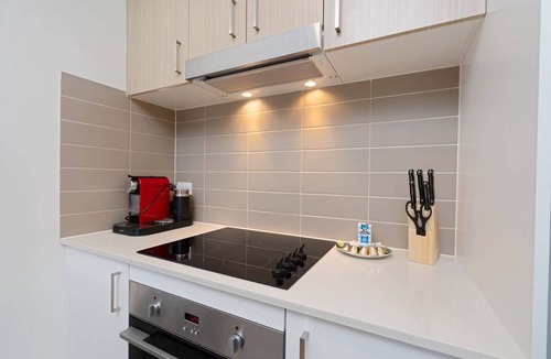 Franklin Apartment | Elegant 2-Bed Apartment with Balcony