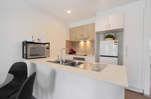 Franklin Apartment | Elegant 2-Bed Apartment with Balcony