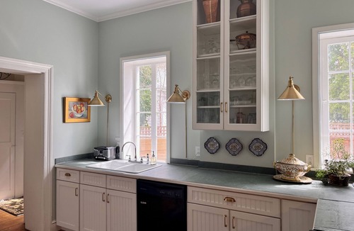 South Main Street House | Elegant 3 FL 7 Beds Row House in Historic Geneva: Walk to HWS, Lake, Downtown
