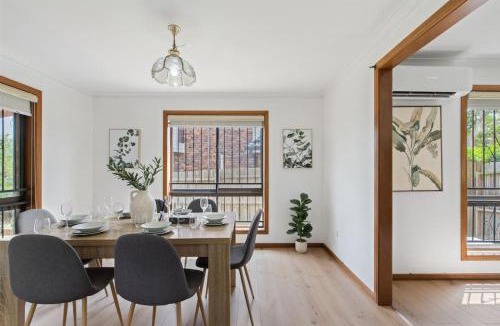 Calamvale House | Elegant 4BR Residence Friendly Haven in Calamvale
