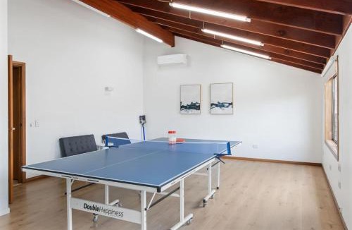 Calamvale House | Elegant 4BR Residence Friendly Haven in Calamvale