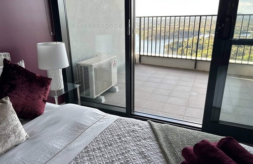 Belconnen Apartment | Elegant apartment with Skyline views. 5 min to Canberra university