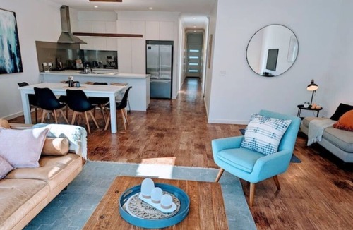 Ballarat House | Elegant Cosy Ballarat Central Getaway with Tesla Charger