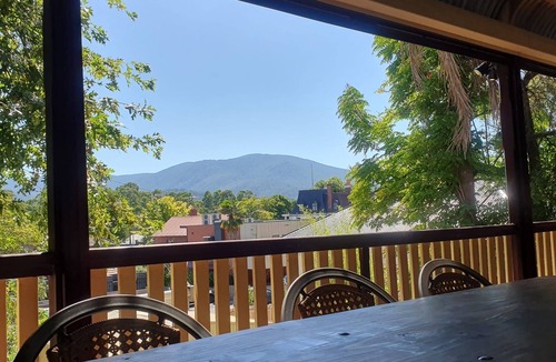 Healesville House | Elmview House and Apartment on Symons - in the centre of Healesville!