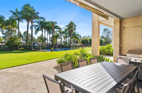 Mulwala Villa | Elsinor 4 Located a short stroll from Lake Mulwala and the popular local clubs.
