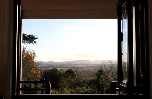 Neumgna Cabin | Enchanting Cabin with Outdoor Bathtub, Fire Pit, and Views of Coomba Valley, Perfect for a Romantic Weekend Getaway