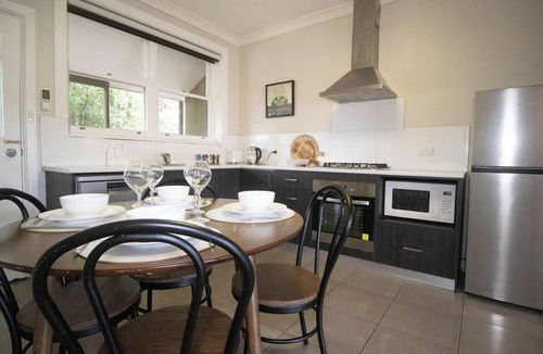 Lake Wendouree Apartment | Enjoy a stylish and comfortable stay in this beautifully presented, centrally located apartment—perfect for families, professionals, or weekend getaways.