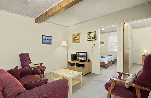 Urunga Apartment | Enjoy the very best of the coastal lifestyle in this ground-floor, two-bedroom apartment