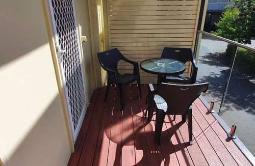 Griffith Apartment | Entire 1 bedroom fully furnished unit in the center of Canberra. Free parking