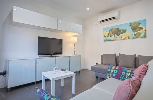 Sant Antoni Apartment | Entire Apartment at Comtal 41