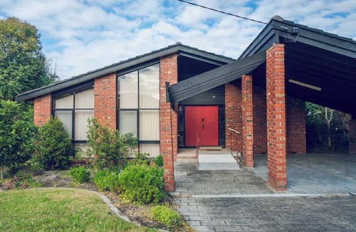 Surrey Hills House | Entire Cozy 4 Bedroom House Surrey Hills