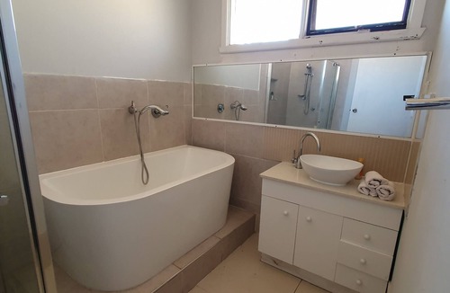 Melton House | Entire House-close to Supermarket/gym/Restaurants