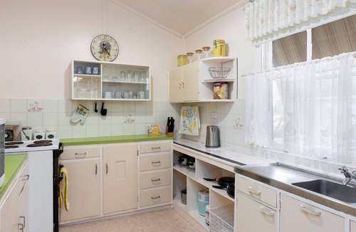 Nambucca Heads House | Escape from it all at Crooked Cottage, your peaceful retreat nestled in the heart of Nambucca Heads.