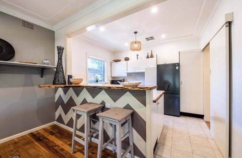 Dubbo House | Escape on Palmer - Warm Family Retreat, Firepit