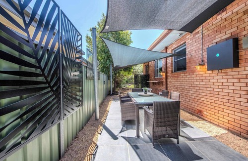 Dubbo House | Escape on Palmer - Warm Family Retreat, Firepit