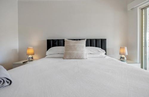 Cairns North Apartment | Escape Ordinary Stay Somewhere Exceptional - Waterfront 3 Bedroom Cairns Condo