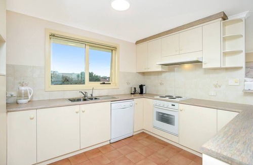 Middleton House | Esplanade Escape, Beachfront, Whale Watching, Surf