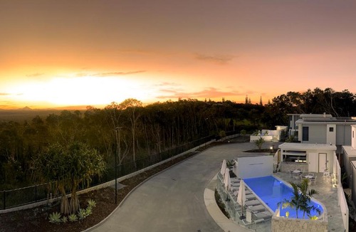 Peregian Beach House | Essence Peregian Beach Resort - Saltbush 5 Bedroom Luxury Home