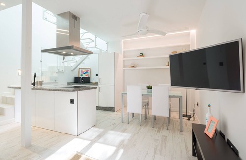Pedregalejo Apartment | Estropada 1, detached apartment in Pedregalejo, Malaga, with sea views