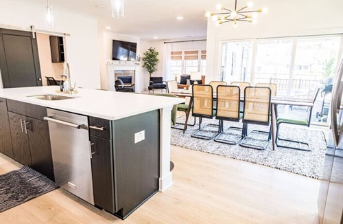 Apex House | Experience `The Grande 532` in Downtown Apex!