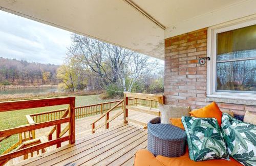 Canandaigua House | Falling Leaf Hideaway