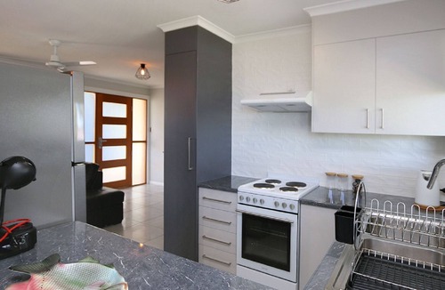 Bargara Cottage | Family cottage for the perfect getaway, quiet area with great sized back yard to bring you pet