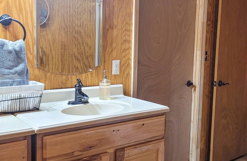 Centreville Cabin | Family Fishing Stay - Private Cahaba River Access