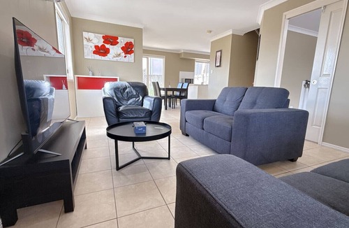 Calamvale House | Family-Friendly 3BR Home Near Calamvale Central