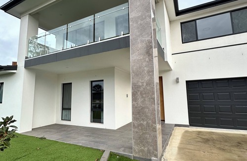 Throsby House | Family-Friendly 5-Bedroom House - 1 minute to the highway to Snowy Mountain