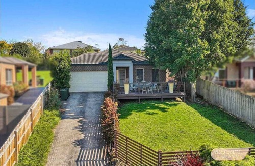 Drouin House | Family-Friendly Country Getaway in the Heart of Drouin.