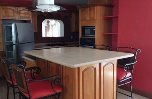 Lucaya House | Family friendly Secluded Beach House
