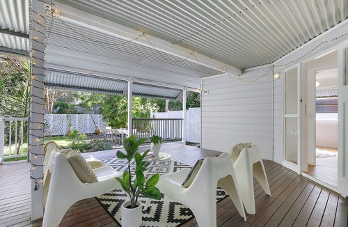 Norman Park House | Family Gem - 4Bed/2Bath/3Car - Beautiful Renovated 1920's Queenslander