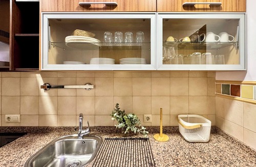 Las Jaras Cottage | Family getaway by the lake | Movie theater, playground and BBQ area