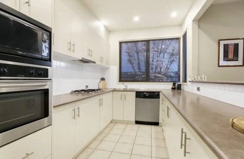 Point Lonsdale House | Family Holiday Home at Quiet Point Lonsdale Beach