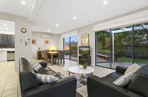 Point Lonsdale House | Family Holiday Home at Quiet Point Lonsdale Beach