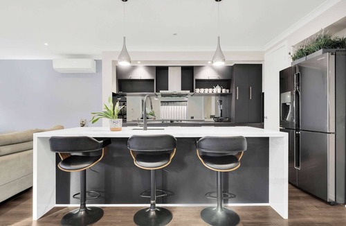 Mernda House | Family Retreat, Swim Spa & Basketball court