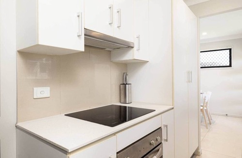 Rocklea Apartment | Family Rocklea 3BR | Spacious | AC | 220D3
